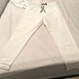 Levi Joggers white size M